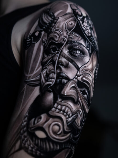 Gesichter mit Masken im Black & Grey Tattoo Stil